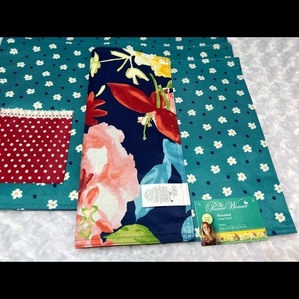 6 NWT Pioneer Woman Floral double sided Placemats with Pocket